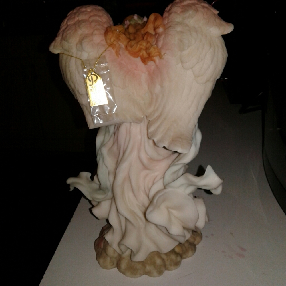 Angel - Picture 4 of 5